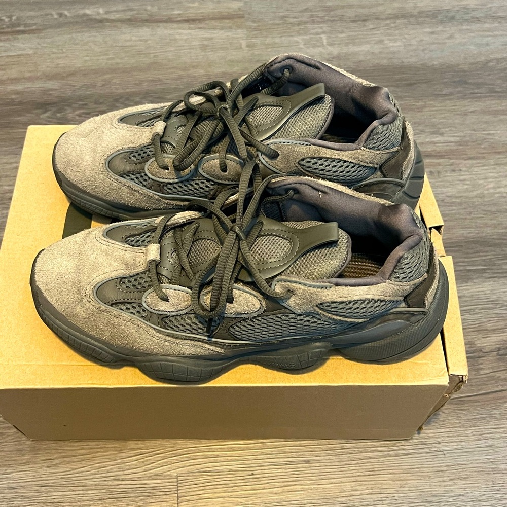 Yeezy 500 “Clay” Brown Size 9.5